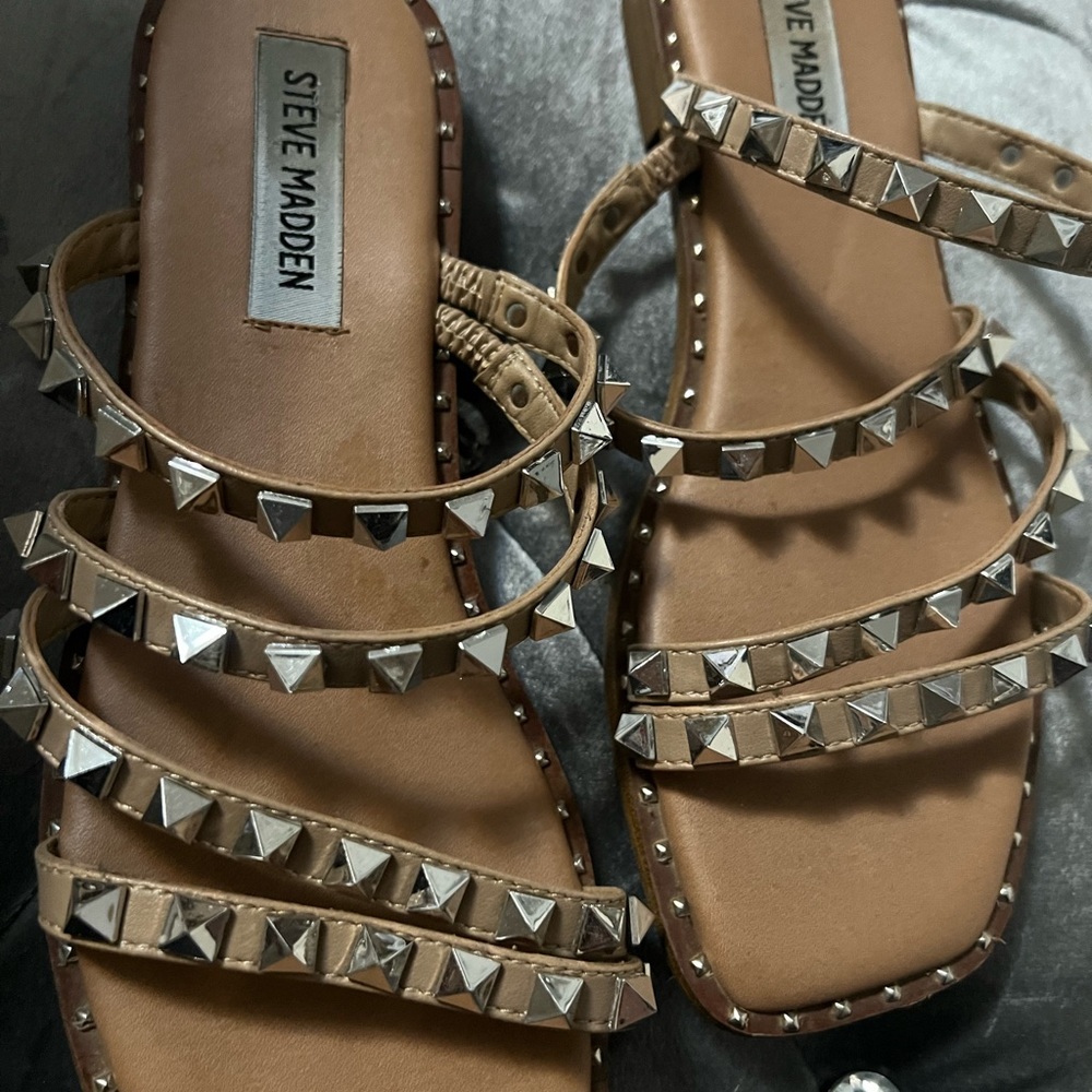 Steve Madden Sandal’s. Worn them 2 times only. Still in perfect condition